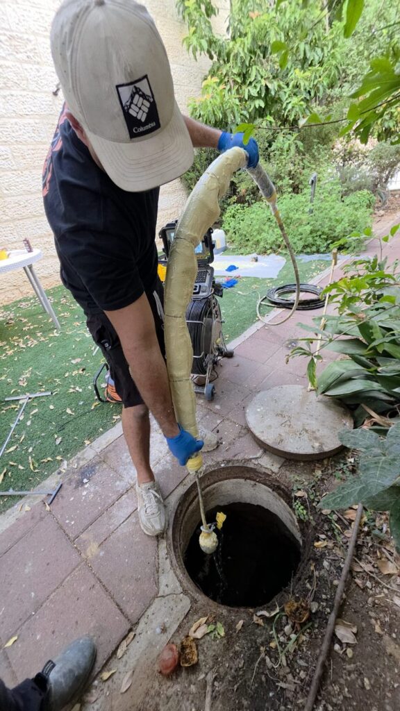 איתור ותיקון נזילות 1 החדרת טלאי לביוב